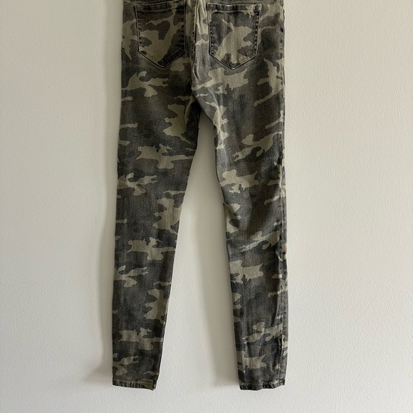 Camouflage Skinny Jeans - Picture 5 of 9